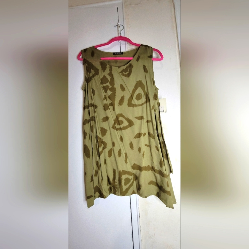 sleevless blouse. Size small